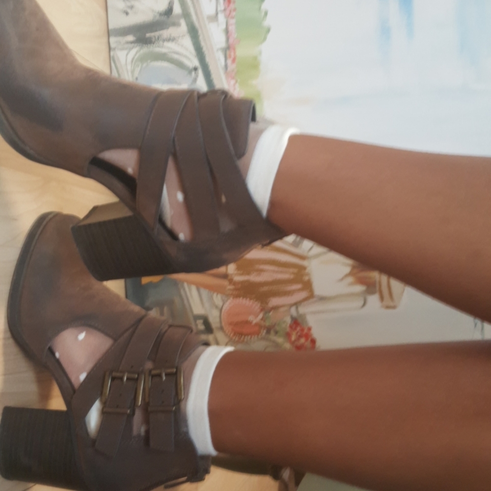 Vintage style brown booties size 7